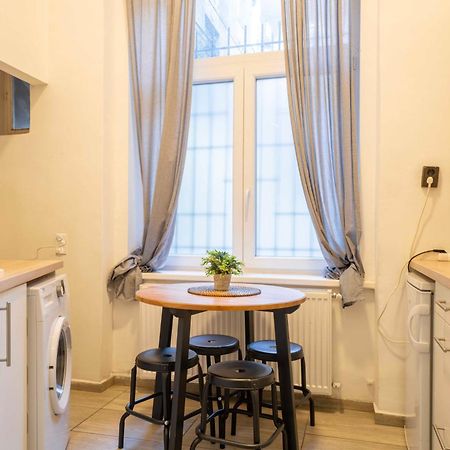 Lovely Apartment In Party Street Ka10 Будапеща Екстериор снимка